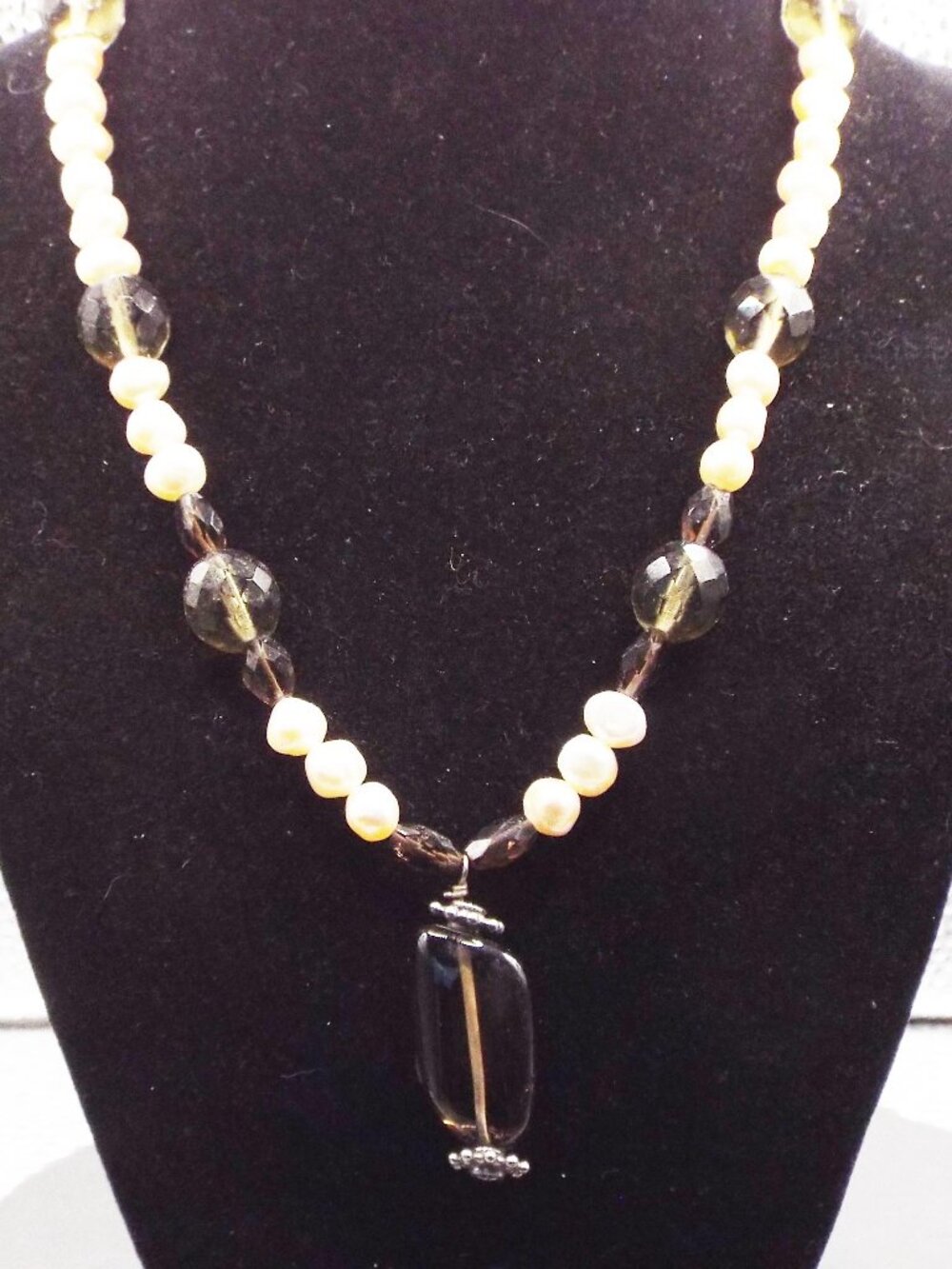 VINTAGE FRESHWATER PEARLS W/ FACETED SMOKY QUARTZ BEADS & PENDANT NEKCLACE 51